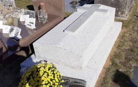 monument funeraire pierre